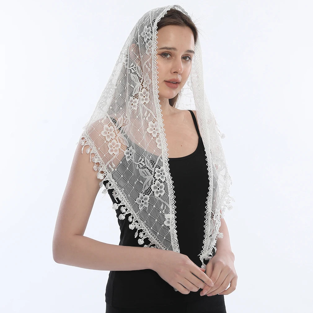 Mariscal Mantilla – White Lattice Floral Lace